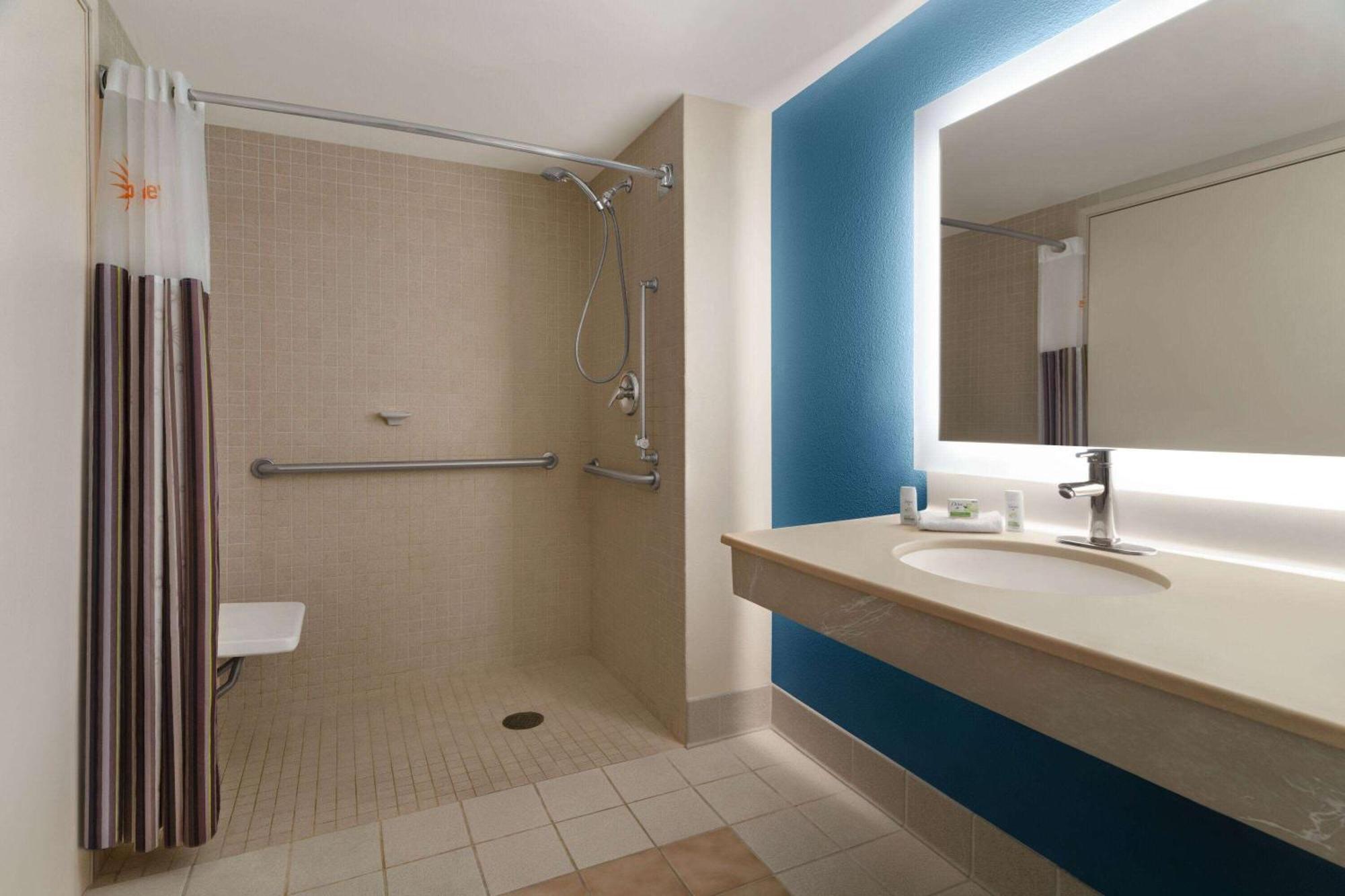 La Quinta By Wyndham Madison American Center Экстерьер фото
