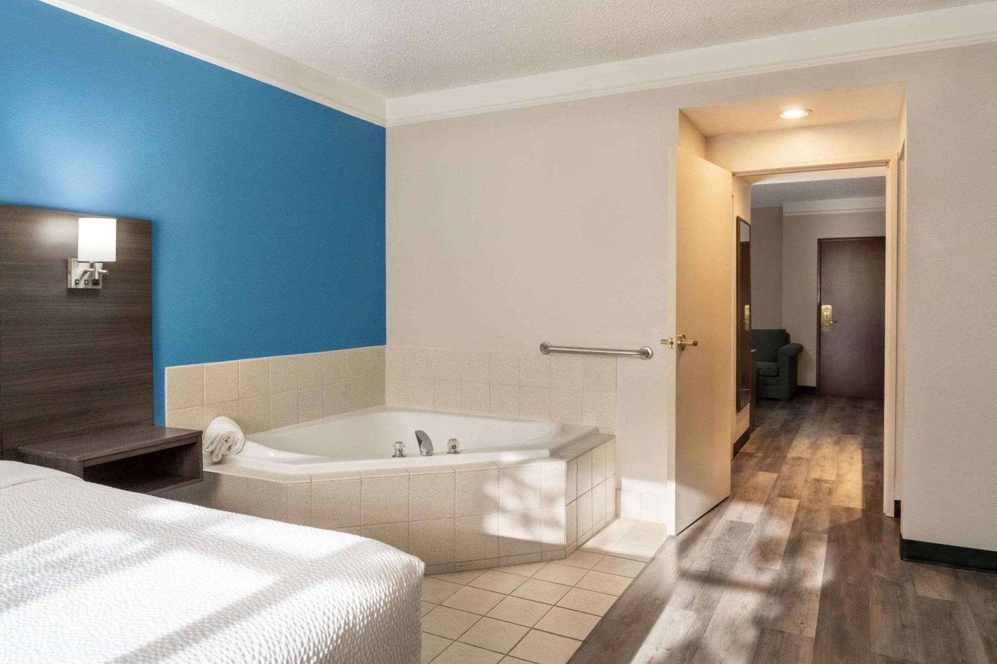 La Quinta By Wyndham Madison American Center Экстерьер фото