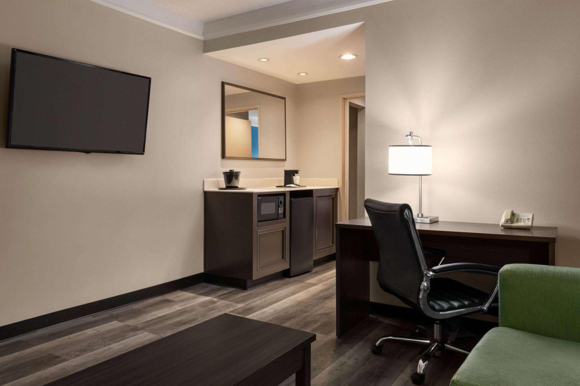 La Quinta By Wyndham Madison American Center Экстерьер фото