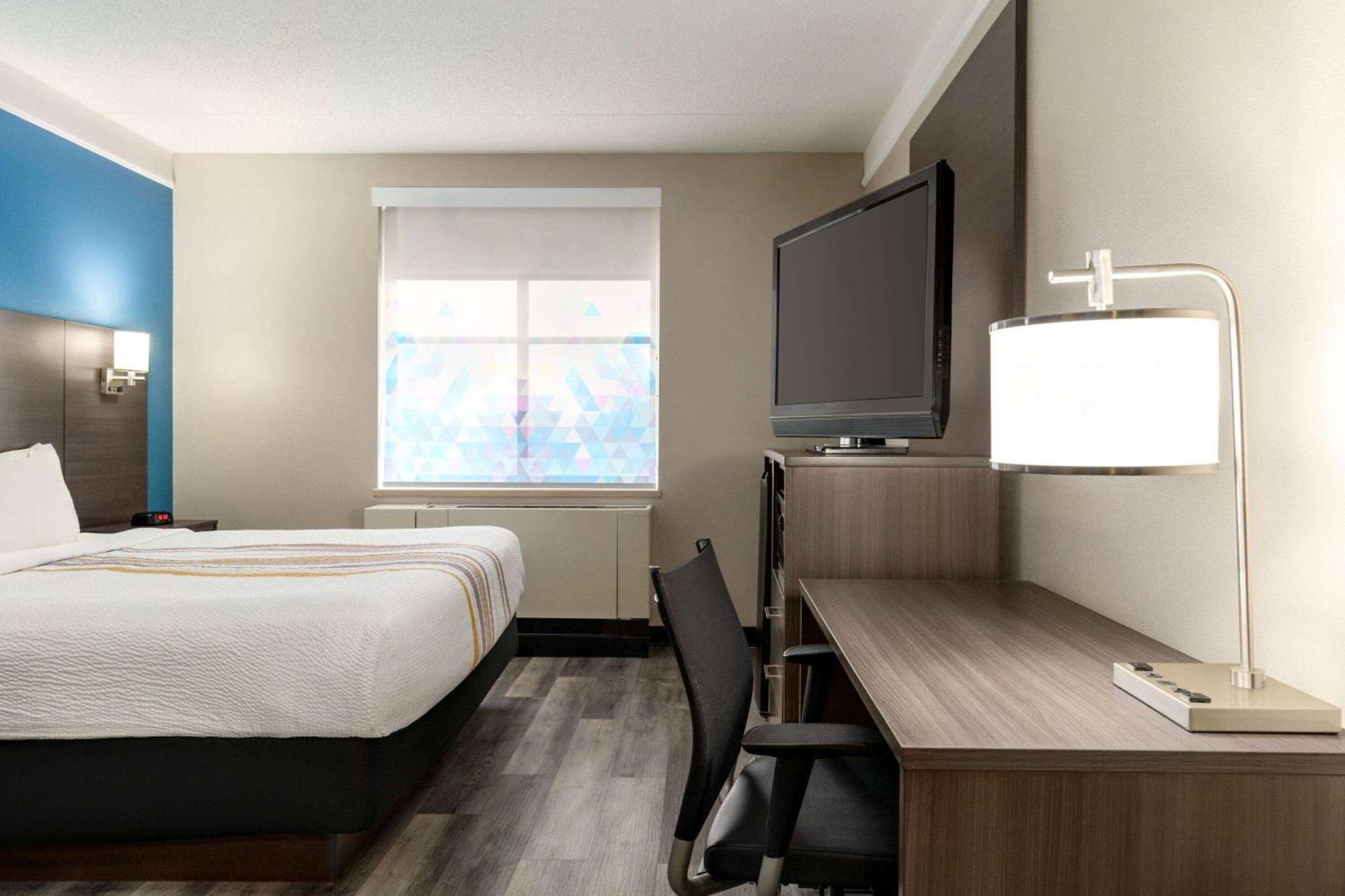 La Quinta By Wyndham Madison American Center Экстерьер фото