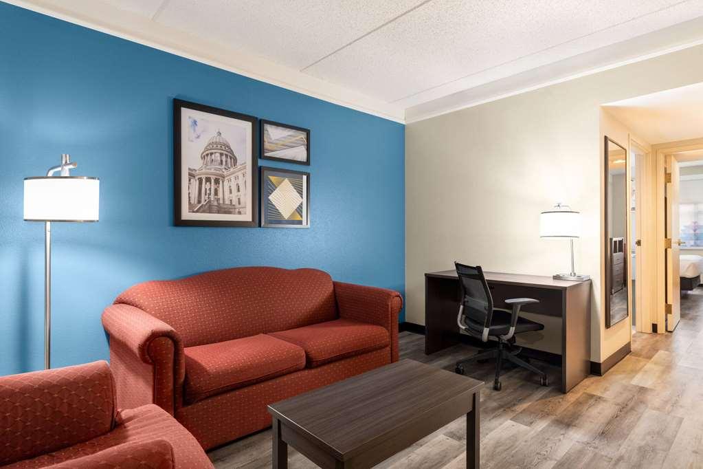 La Quinta By Wyndham Madison American Center Номер фото
